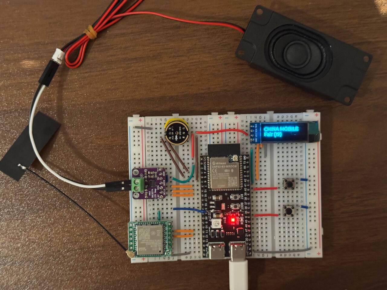 面包板4G模块接线完成图